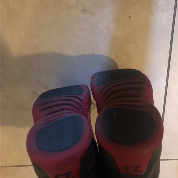 Jordan 12 - Picture 2 of 3